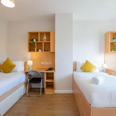 83 - Superb Townhouse By Shortstays *
