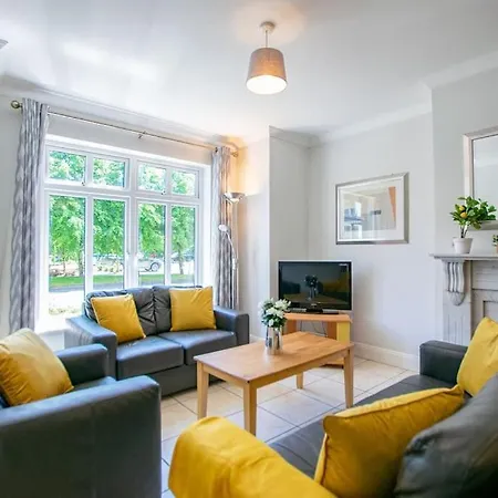 Ferienhaus 83 - Superb Townhouse By Shortstays Galway