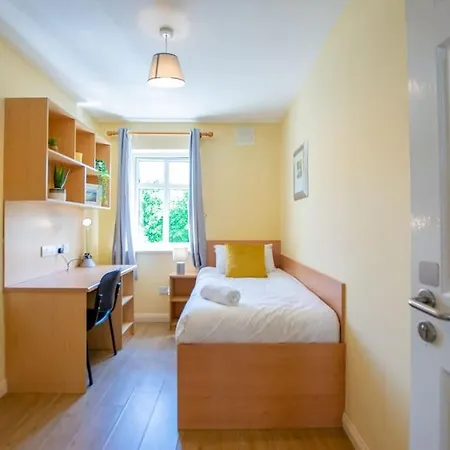 83 - Superb Townhouse By Shortstays - 度假居