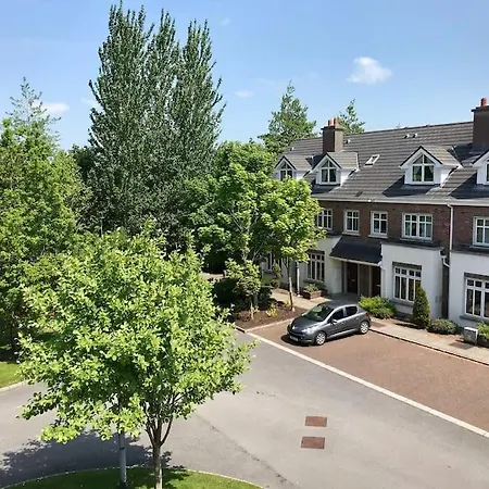 83 - Superb Townhouse By Shortstays