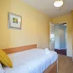 83 - Superb Townhouse By Shortstays Дом отдыха