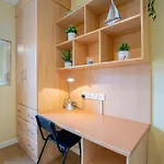 83 - Superb Townhouse By Shortstays Дом отдыха Голуэй