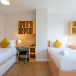 83 - Superb Townhouse By Shortstays *