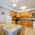83 - Superb Townhouse By Shortstays Дом отдыха