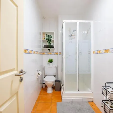 בית נופש 83 - Superb Townhouse By Shortstays גלוואיי