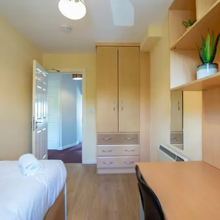 בית נופש 83 - Superb Townhouse By Shortstays *