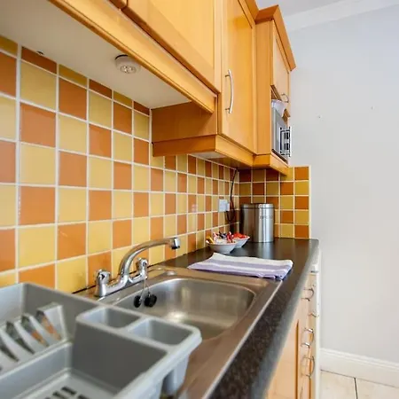 בית נופש 83 - Superb Townhouse By Shortstays גלוואיי