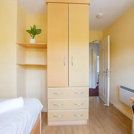 בית נופש 83 - Superb Townhouse By Shortstays *