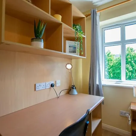 펜션 83 - Superb Townhouse By Shortstays *