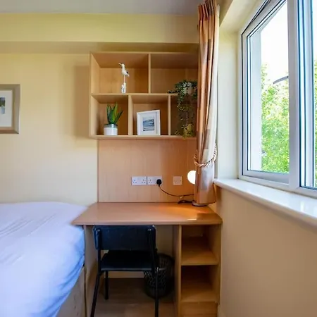 בית נופש 83 - Superb Townhouse By Shortstays גלוואיי