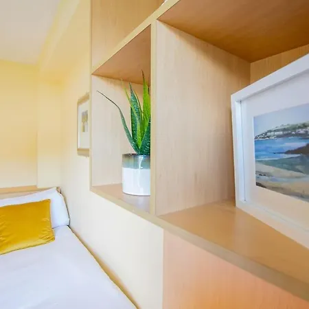 83 - Superb Townhouse By Shortstays בית נופש גלוואיי