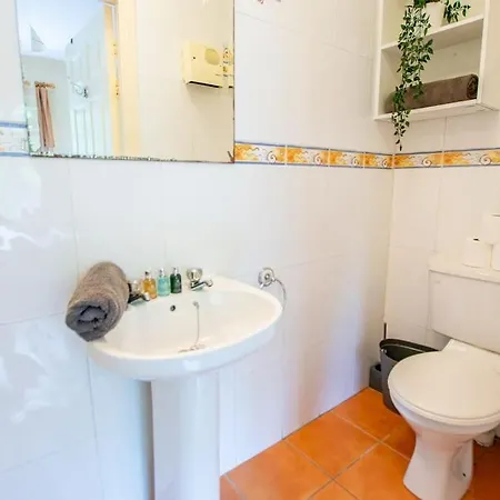 בית נופש 83 - Superb Townhouse By Shortstays גלוואיי