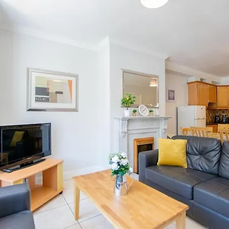 בית נופש 83 - Superb Townhouse By Shortstays *