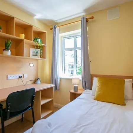 בית נופש 83 - Superb Townhouse By Shortstays גלוואיי