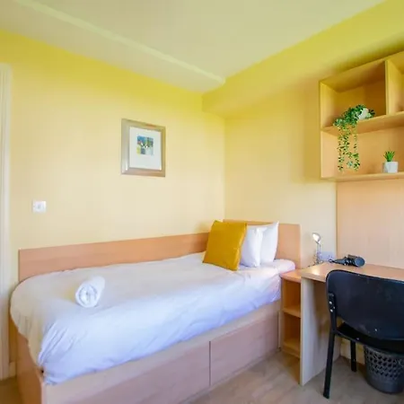 בית נופש 83 - Superb Townhouse By Shortstays גלוואיי