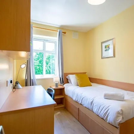 בית נופש 83 - Superb Townhouse By Shortstays *