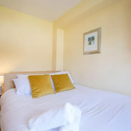 83 - Superb Townhouse By Shortstays - *
