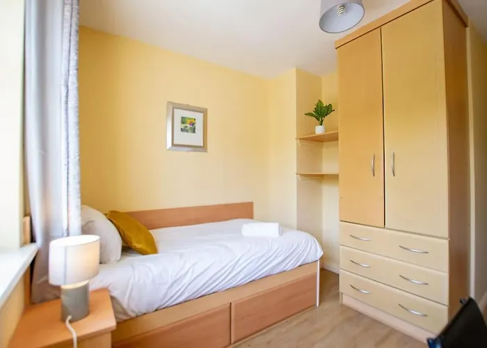 Prázdninový dům 83 - Superb Townhouse By Shortstays