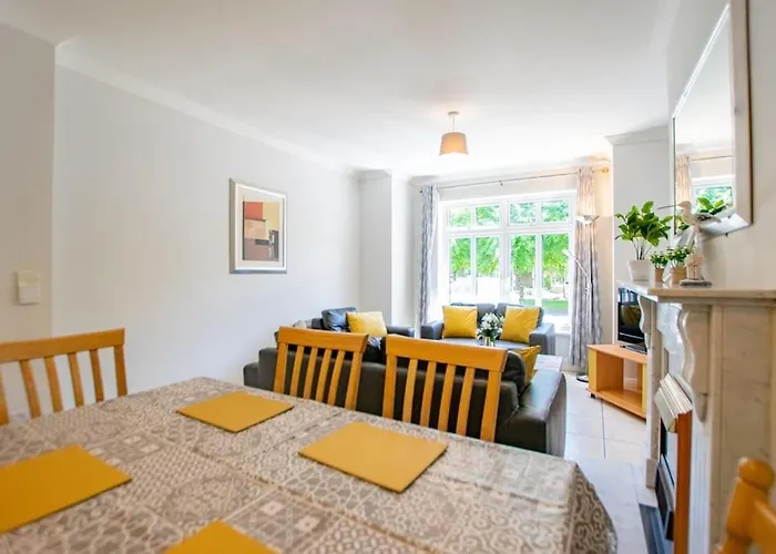 Prázdninový dům 83 - Superb Townhouse By Shortstays *