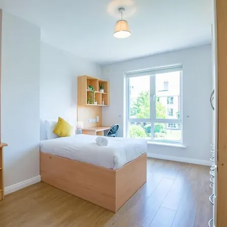 83 - Superb Townhouse By Shortstays - Galway
