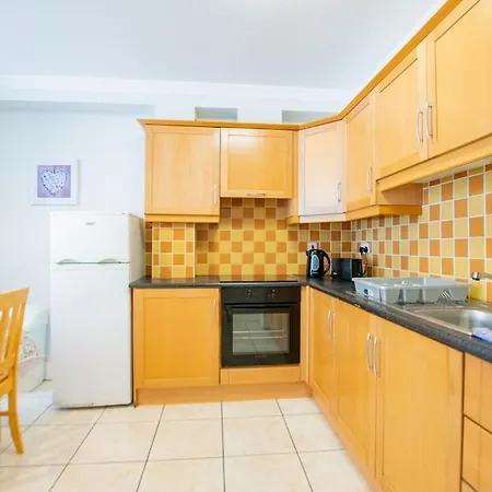 Nyaraló 83 - Superb Townhouse By Shortstays -